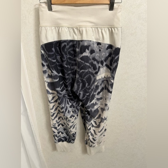 Lululemon Dance To Yoga Pant size 6 - Picture 9 of 10